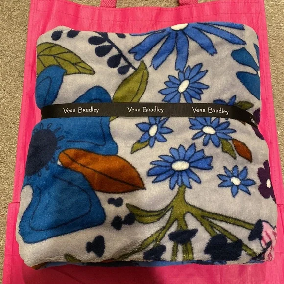 Brand New Vera Bradley Throw Blanket - Picture 3 of 5